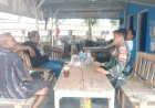 Babinsa Indramayu Pererat Silaturahmi, Jaga Kamtibmas di Tengah Cuaca Tak Menentu