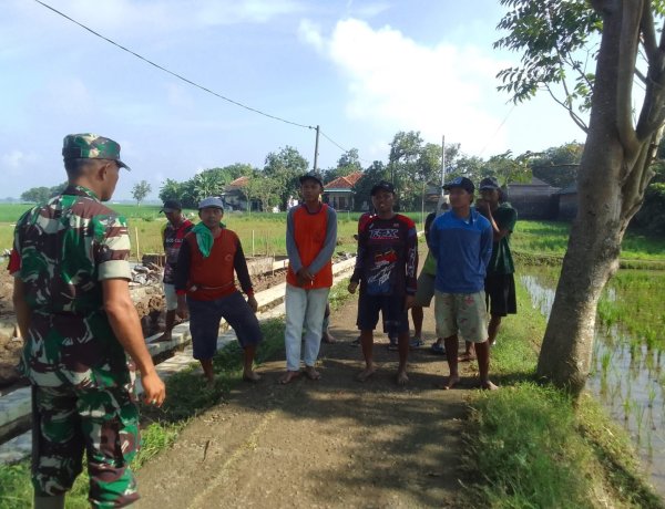 Babinsa Sukagumiwang Jalin Silaturahmi dengan Warga